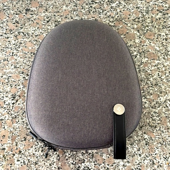 AirPod Max Case - Picture 1 of 4